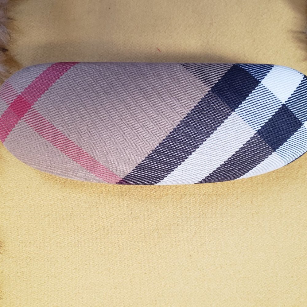COPY - Burberry Sunglasses - Picture 7 of 9